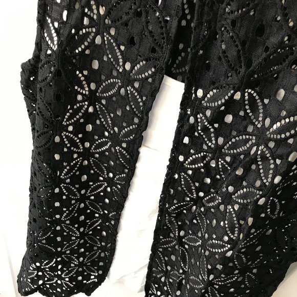 White and Black Lace Tank top - Picture 6 of 7